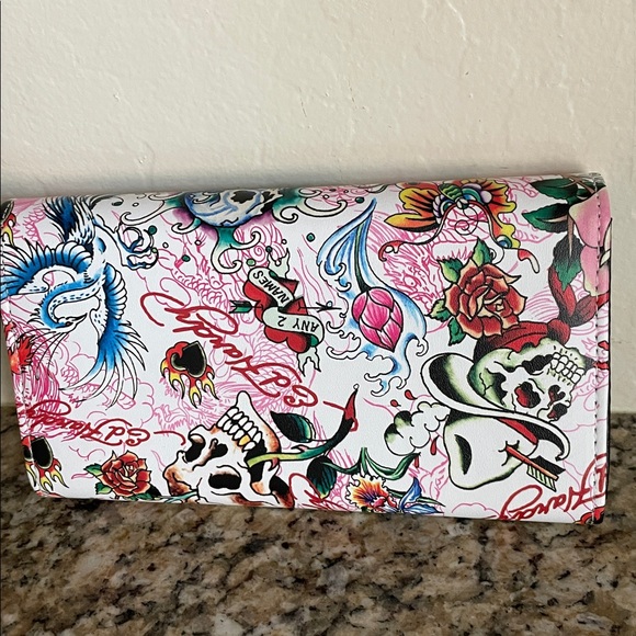 Ed Hardy Skull & Roses Snap Wallet - Picture 2 of 4
